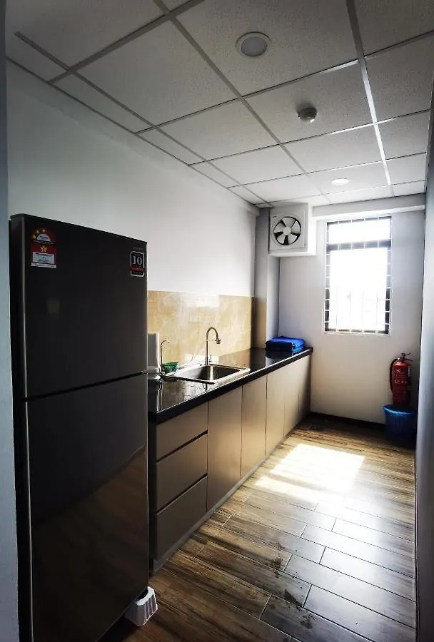3-Plus Hotel Κότα Κιναμπαλού 2*,