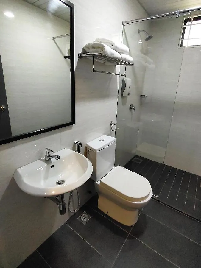 3-Plus Hotel Κότα Κιναμπαλού